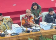 Hari Pertama Rapat Pleno Rekapitulasi Pemilu 2024 Hari, KPU Dicecar Terkait Sirekap