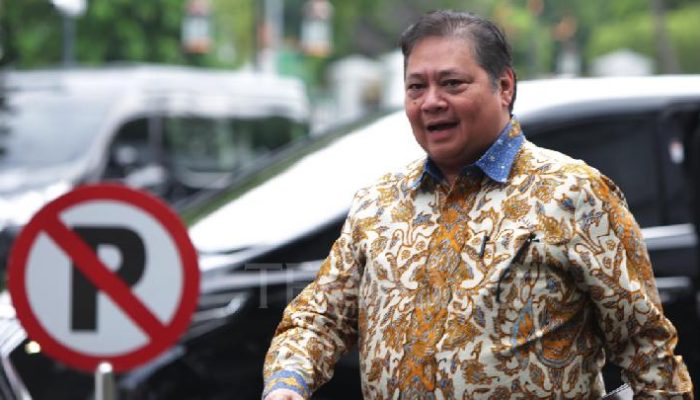 “Pake” Dasi Kuning, Sinyal Jokowi Ke Partai Golkar, Airlangga : Wellcome