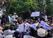 Massa “Seruduk” KPU Sumut, Tolak Hasil Pemilu 2024