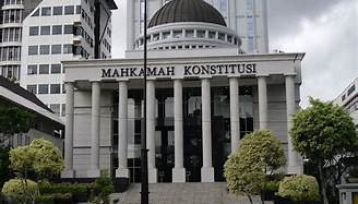 MK Tak Akan Diskualifikasi Paslon 02, Karena MK Yang Loloskan Gibran, BEGINI KATA PENGAMAT…  