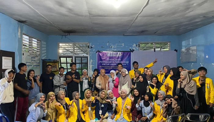 PKM Kubermas UNKHAIR Ternate Sosialisasi Pembelajaran Berbasis E-Modul ke Masyarakat