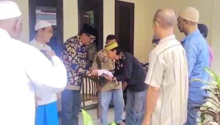 Relawan HAS Ngade Beri “Vitamin” Kepada Sultan Tidore, Habib Ahmad Serahkan Mobil Operasional Kampanye