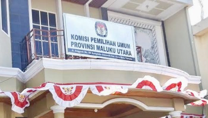 Pemeriksaan Kesehatan Hingga Beda Nama di APK dan Surat Suara, Sherly Jadi “Anak Emas” KPUD – Bawaslu Malut