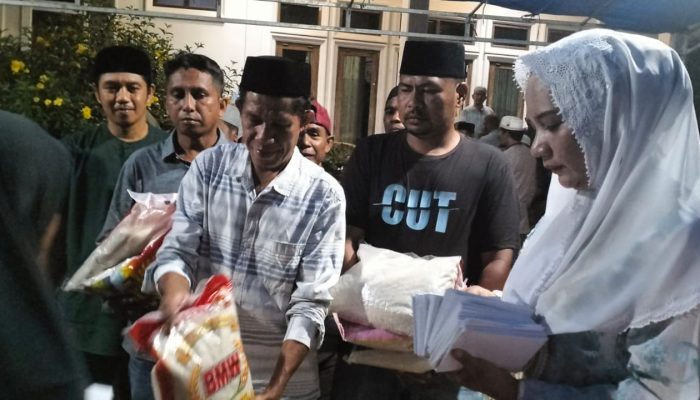 Akrobatik 100 Hari Kerja Bupati Sula di Kabupaten Tetangga, Bagi-bagi Beras dan Amplop di Desa PSU