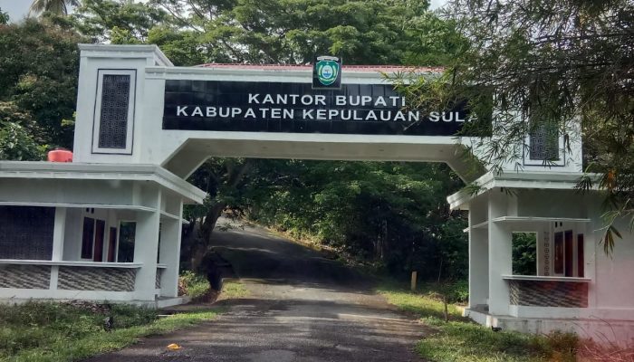 OM PAGAMA : Pusat Pemerintahan Sula Mirip Bekas Medan Perang?