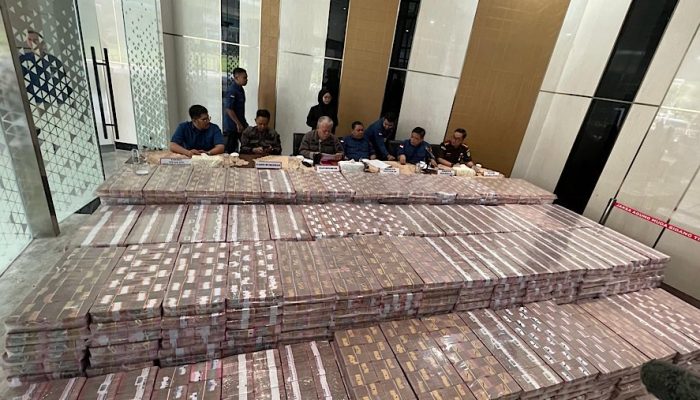 ICW : Kejagung Pamer Tumpukan Uang Tidak Substansial dan Pencitraan Semata