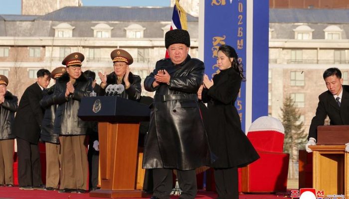 Arab Makin Panas, Kim Jong Un “Caper”, Pamer Kapal Perang-Rudal Jelajah