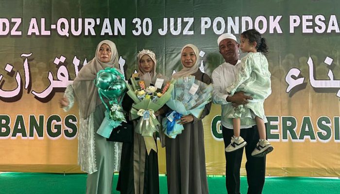 Wisuda Hari Ini | Salsabila Hairunnisa Banapon, Eta Sua Penghafal Al-Qur’an dari Pesantren Al-Khalifah