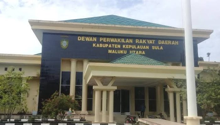 Aroma Korupsi di Bukit Pohea, Pimpinan AKD DPRD Sula Berganti | Ahkam : Sudah Sesuai Mekanisme