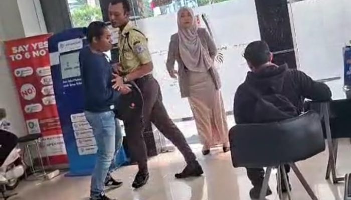 Di Kantor FIF Tangerang | Kerja Jurnalistik Dijawab dengan Intimidasi dan Cakaran