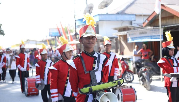 Marching Band SMAMPAT Bikin Semarak HUT Proklamasi di Falabisahaya Berwarna