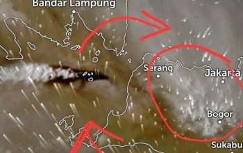 Krakatau Meletus Tertangkap Satelit, Diduga Tembus Lapisan Tropopause | Cuaca Lokal Tetap Diwaspadai